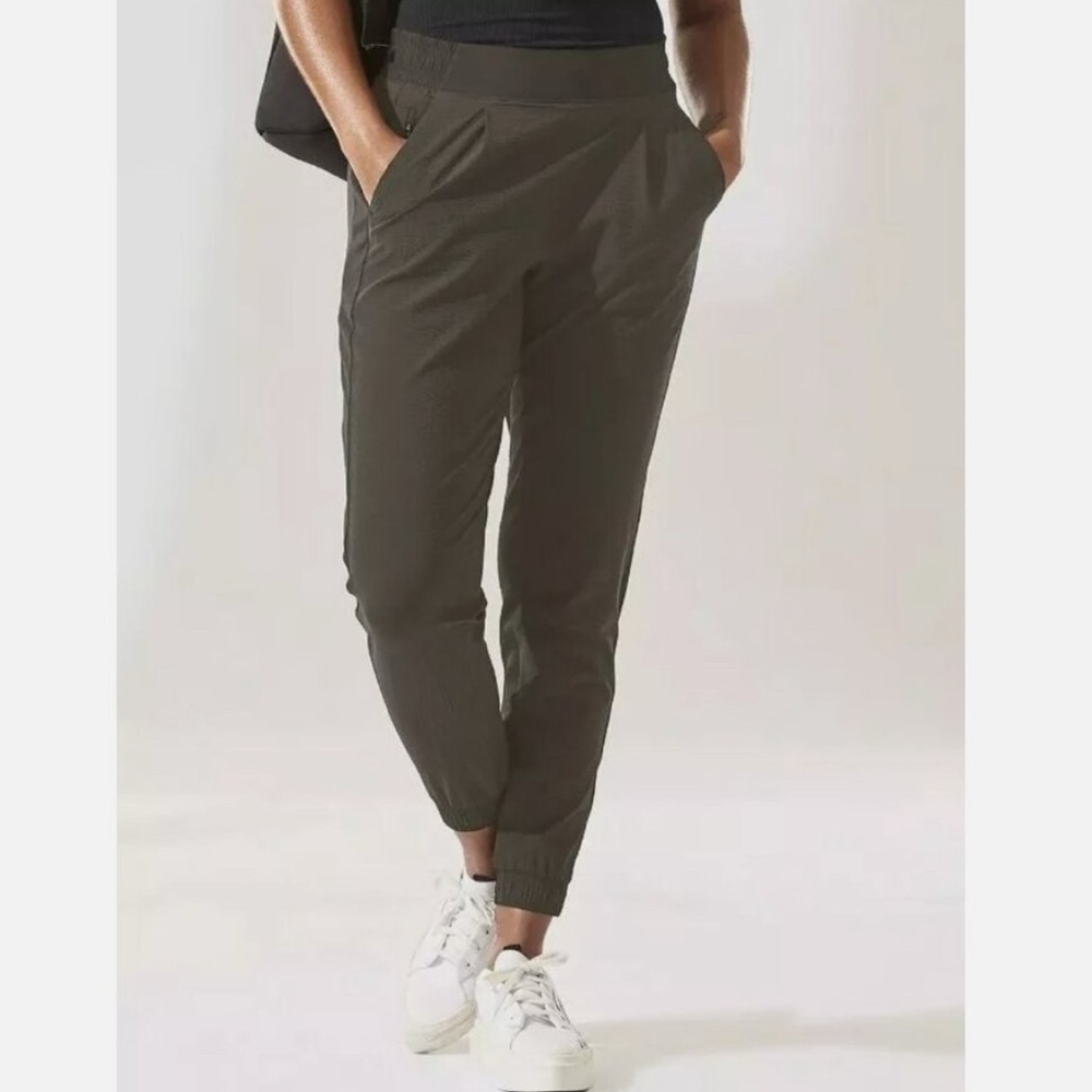 Athleta Brooklyn Textured Joggers‎ Tech Commute Mountain Olive size 2